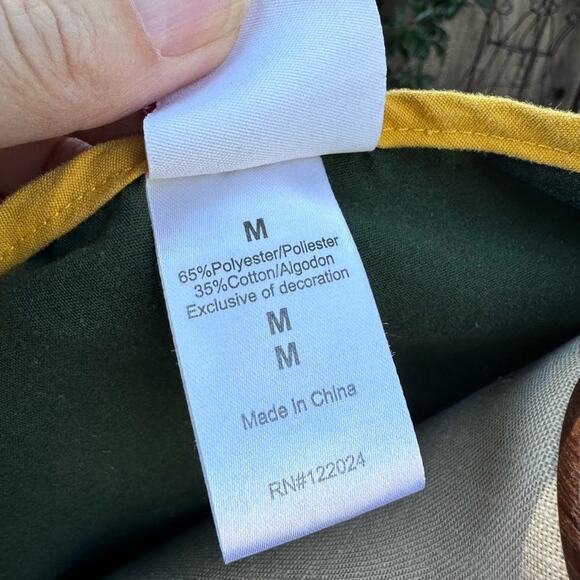 MLB Oakland A's Baseball Women’s Scrub Green Yellow Top Shirt Size Medium - Picture 6 of 9